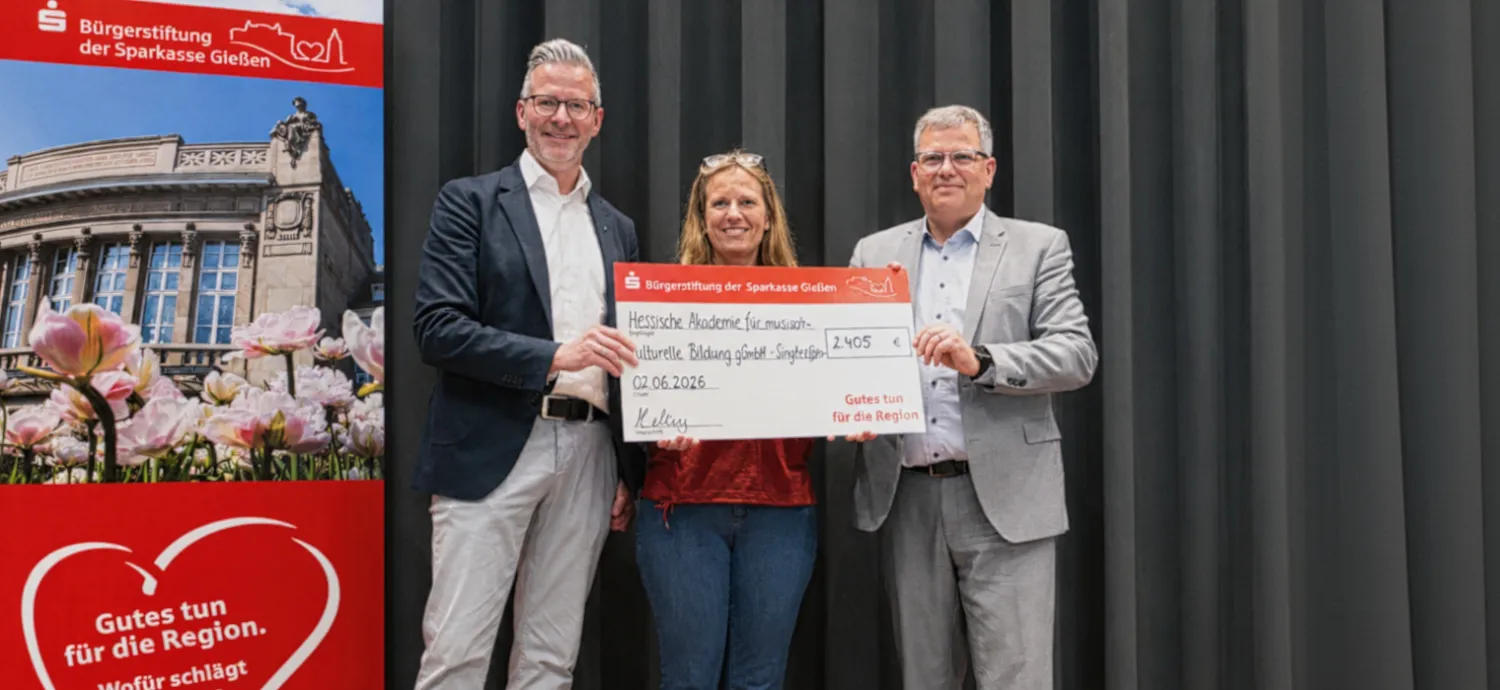Spendenübergabe an die Primacanta-Schulen