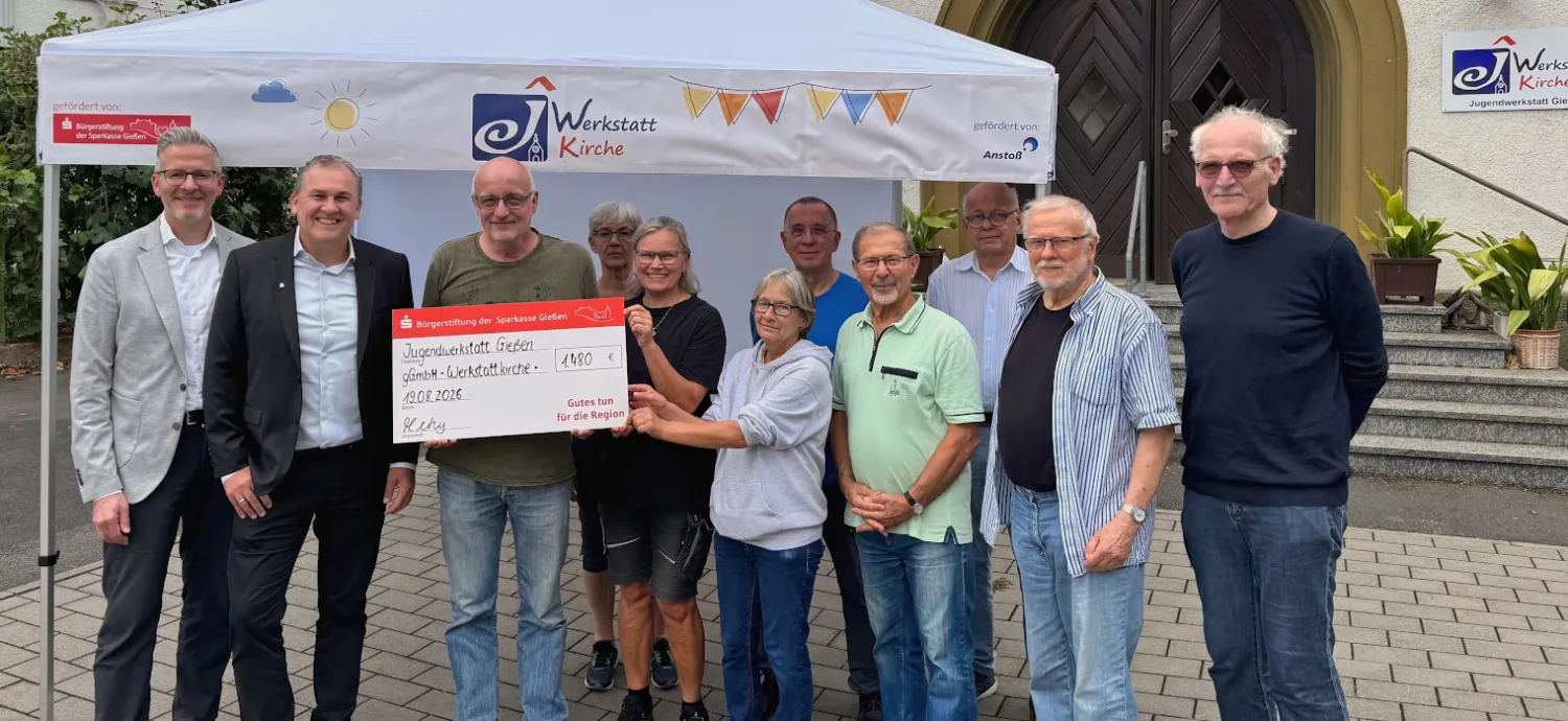 Spendenübergabe an Werkstatt-Kirche
