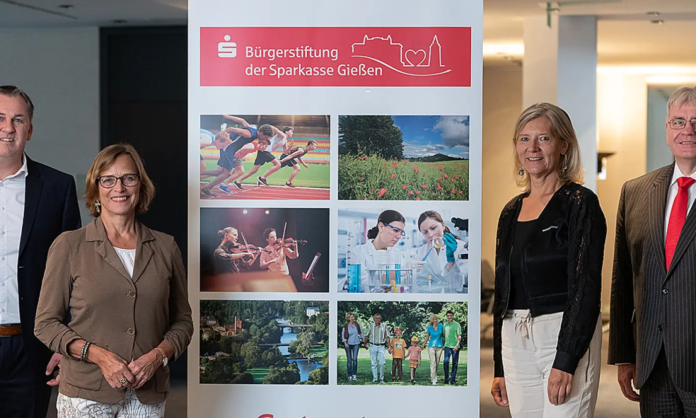 14 Einrichtungen freuen sich über Spende